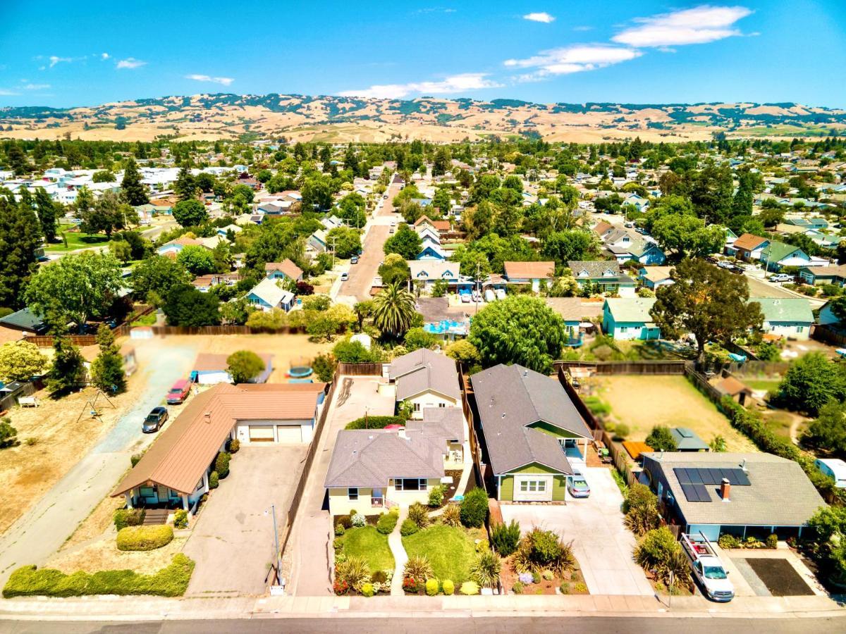 Spacious Renovated Petaluma Home- Pool Table, Fire Pit, Parking Eksteriør billede