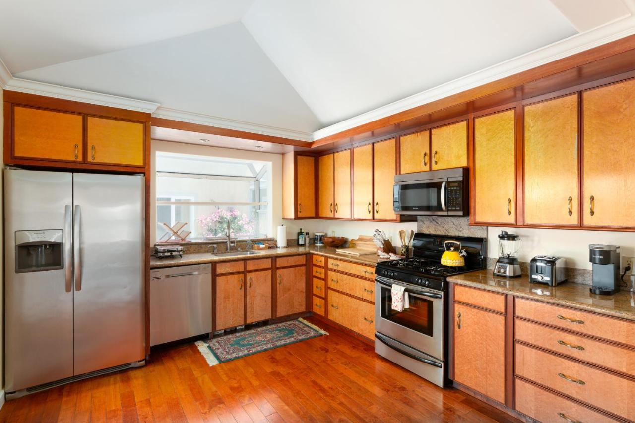 Spacious Renovated Petaluma Home- Pool Table, Fire Pit, Parking Eksteriør billede